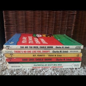 Vintage Peanuts Charlie Brown 5 Comic Book Lot